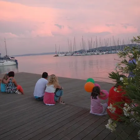 아파트 Apartman Sailing 블로톤퓌레드