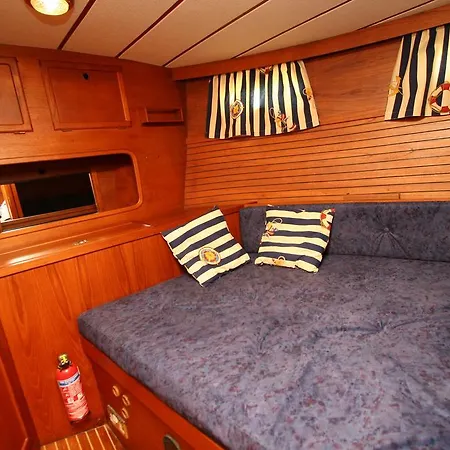 아파트 Apartman Sailing